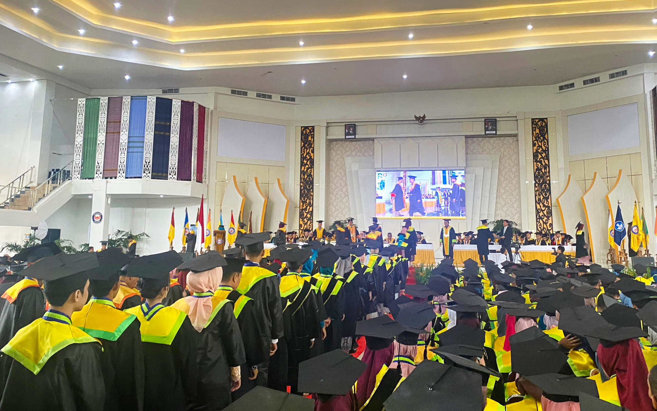 UHO Kukuhkan 1.507 Wisudawan Periode Oktober 2024 – Januari 2025 di Gelobang Pertama