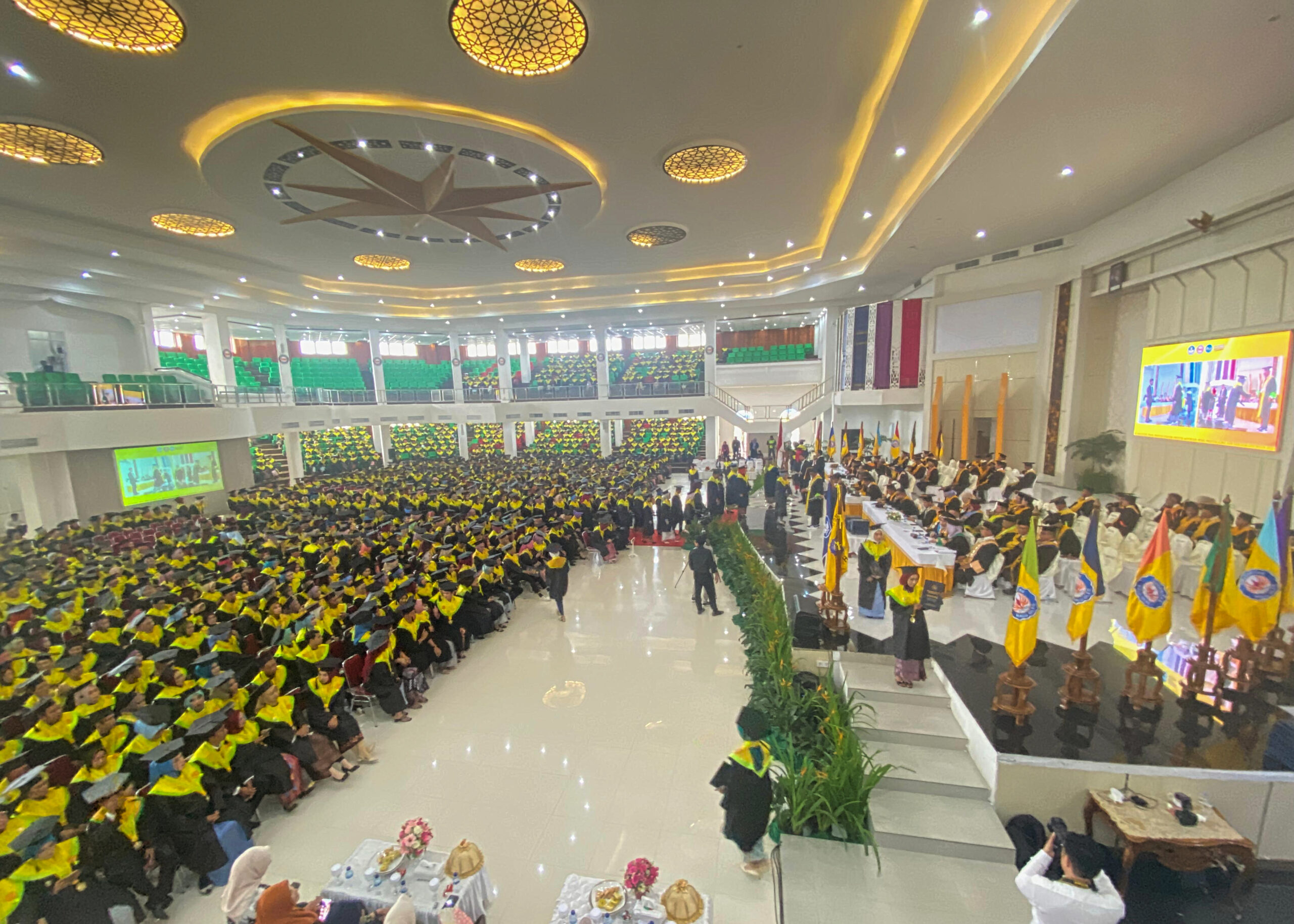 Gelombang Kedua Periode Oktober 2024 – Januari 2025: UHO Wisuda 2.097 Profesi Guru