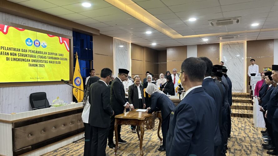 Rektor Lantik 31 Pejabat Non Struktural di Lingkup UHO