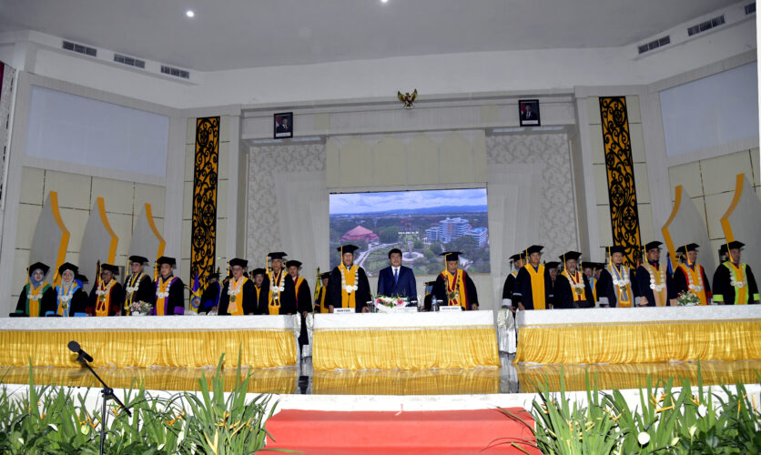 Hari Ketiga Wisuda Periode Juli–Oktober 2025, UHO Kukuhkan 736 Wisudawan