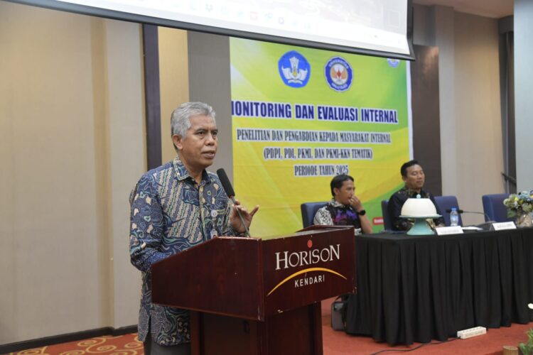 WAKIL REKTOR BIDANG AKADEMIK UHO BUKA KEGIATAN MONITORING DAN EVALUASI KEGIATAN PENELITIAN DAN PENGABDIAN KEPADA MASYARAKAT INTERNAL UHO TAHUN 2025