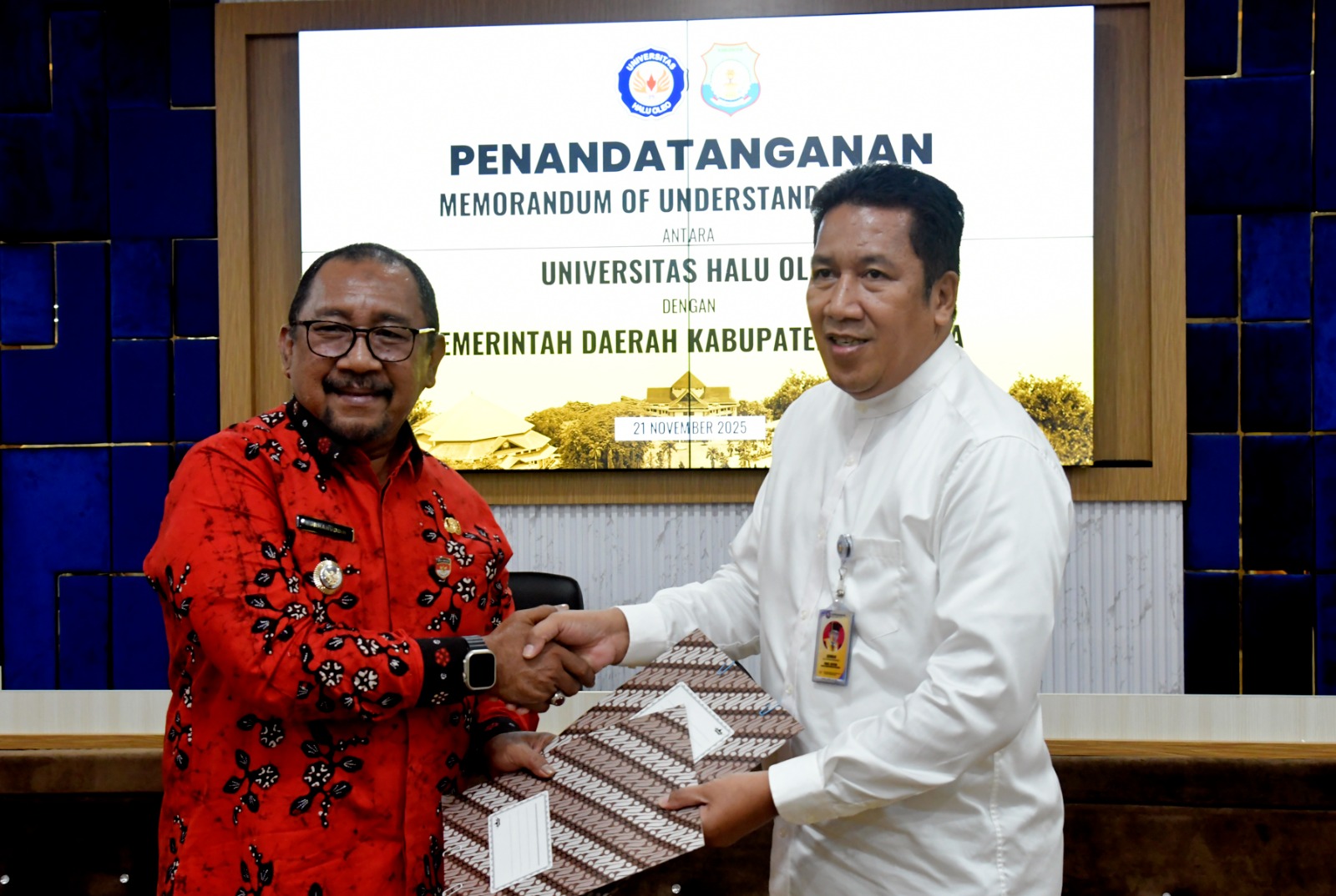 PEMKAB BOMBANA DAN UHO TANDA TANGAN KERJA SAMA