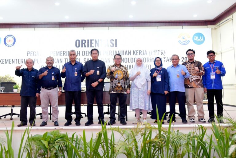 REKTOR BUKA KEGIATAN ORIENTASI BAGI PEGAWAI PEMERINTAH DENGAN PERJANJIAN KERJA (PPPK) LINGKUP UHO