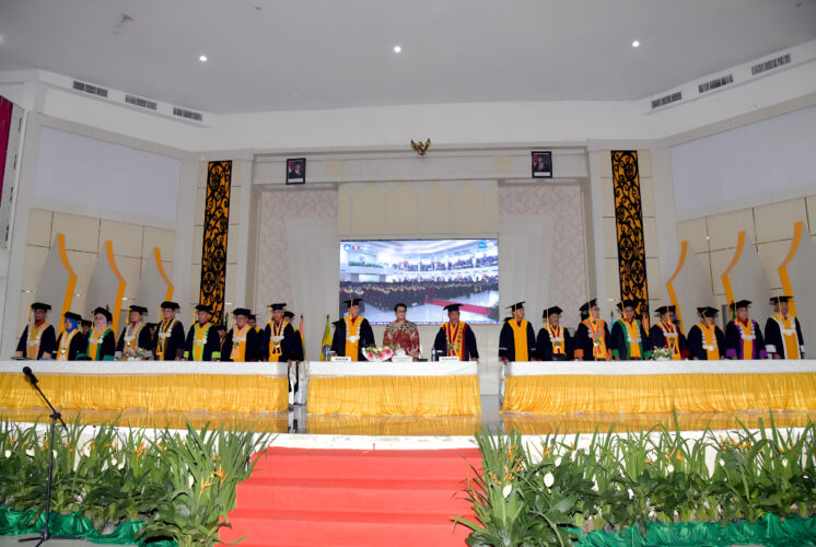 Hari Pertama Wisuda Periode Juli–Oktober 2025, UHO Kukuhkan 744 Wisudawan