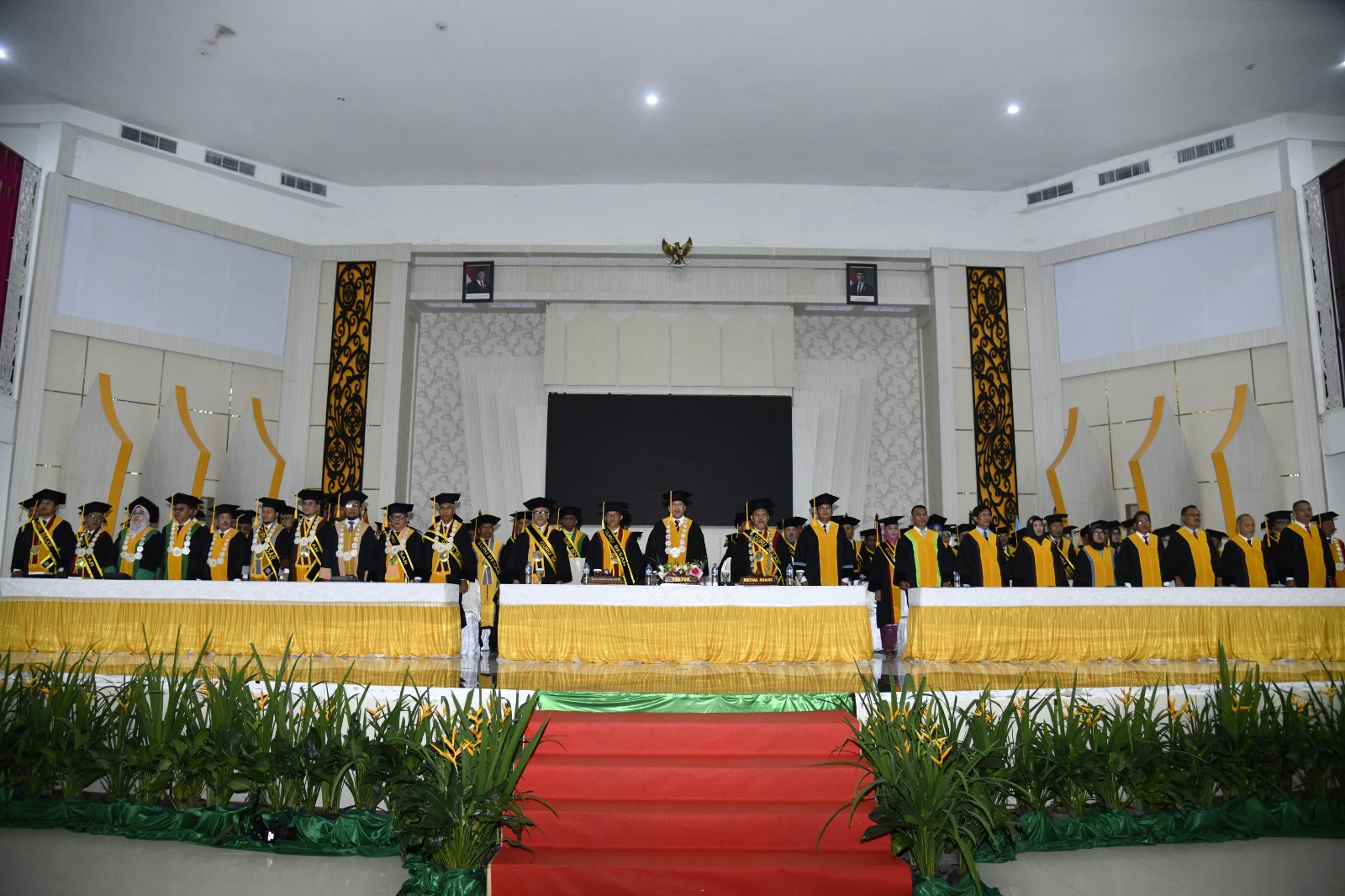 REKTORN LANTIK 782 WISUDAWAN DAN WISUDAWATI DARI 14 FAKJLTAS DAN PROGRAM PASCASARJA