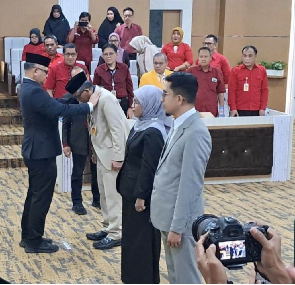 REKTOR LANTIK DEKAN DAN KAPRODI