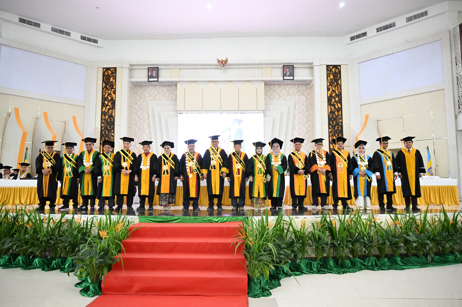 PLT REKTOR UHO KUKUHKAN 8 PROFESOR DARI 5 FAKULTAS