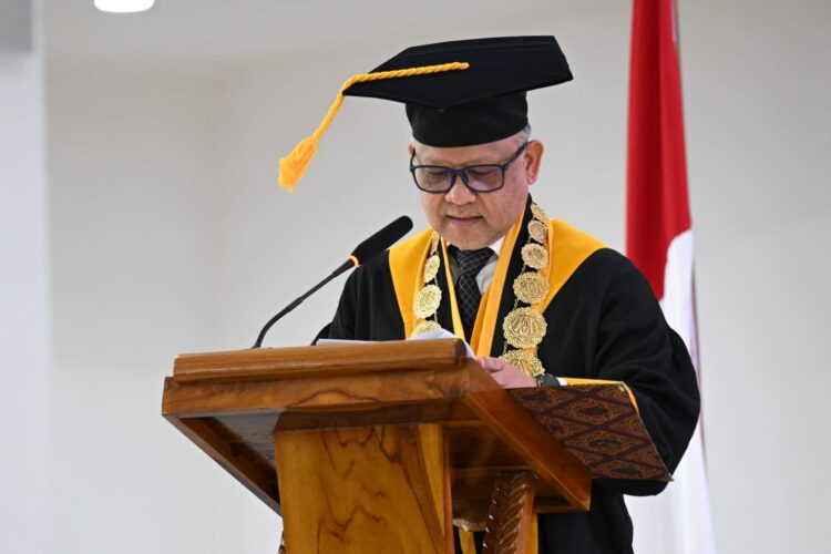 WISUDA PERIODE DELAPAN REKTOR LANTIK 743 WISUDAWAN/WISUDAWATI