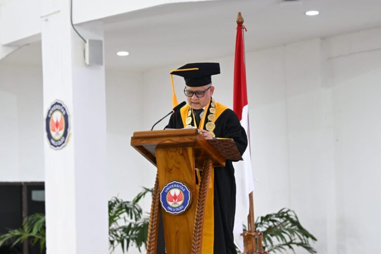 WISUDA PERIODE TUJUH REKTOR KUKUHKAN 763 WISUDAWAN/WISUDAWATI