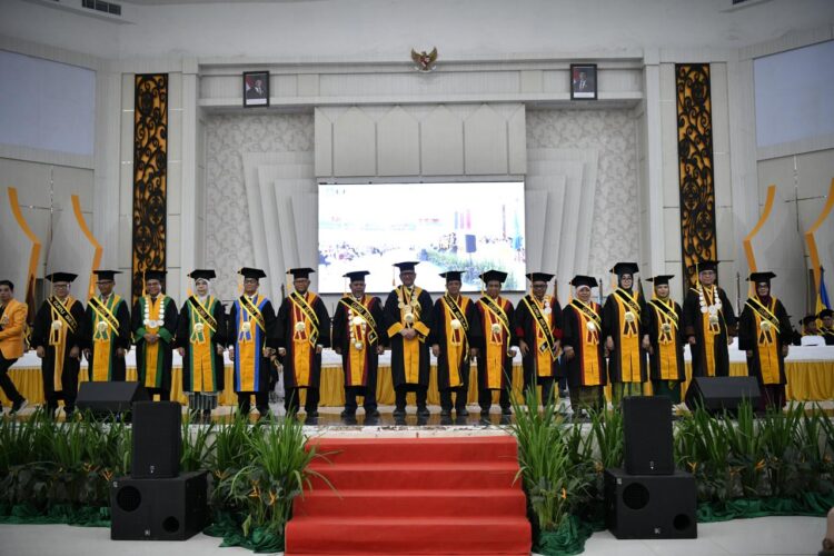 REKTOR KUKUHKAN 9 PROFESOR BARU DARI EMPAT FAKUTAS
