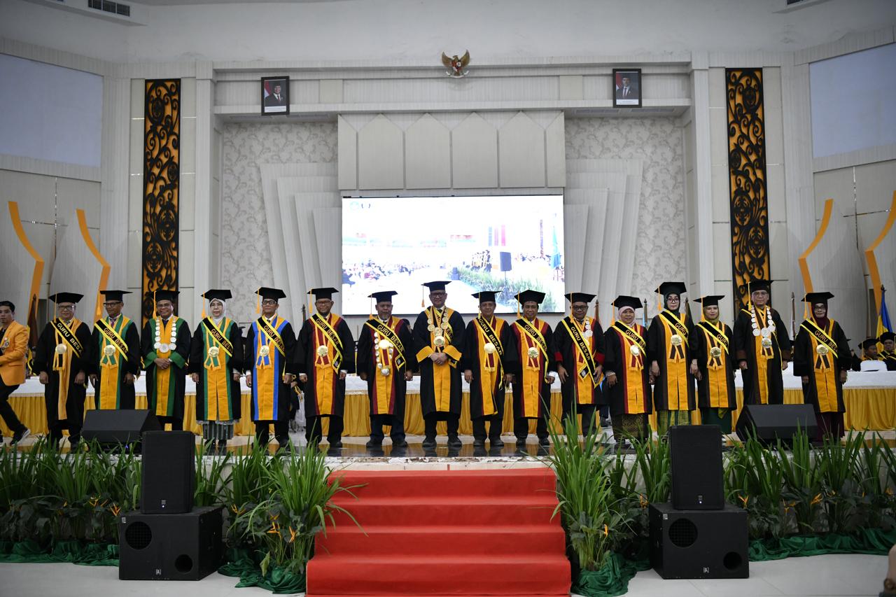 REKTOR KUKUHKAN 9 PROFESOR BARU DARI EMPAT FAKUTAS